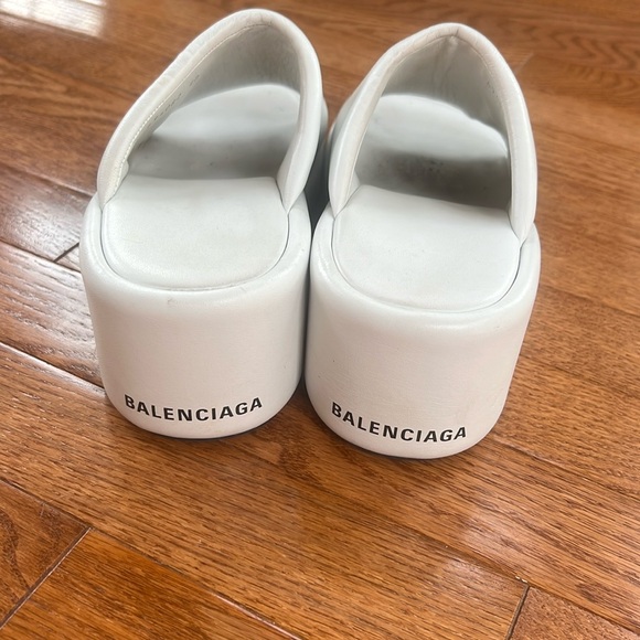 Balenciaga Slide - Picture 4 of 7